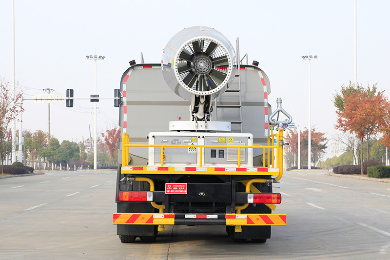 柳汽H5后双桥抑尘车（楔形方罐）（雾炮80~120米） 17方